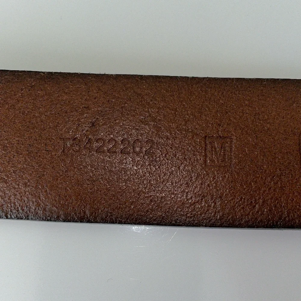 Fossil women’s Medium brown leather‎ belt. Silver buckle with rhinestones. EUC